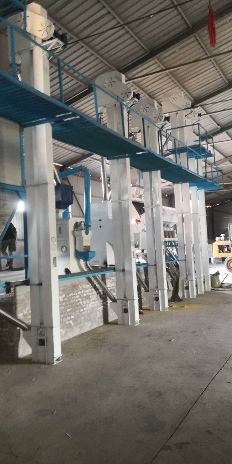 內(nèi)蒙赤峰敖漢旗羊場NZJ30B大米成套加工設(shè)備安裝調(diào)試完畢